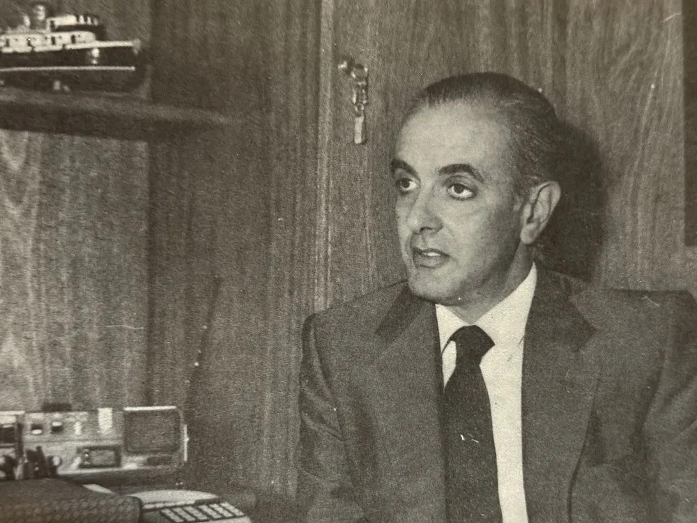Enrique Antonio Flores (h) — tercera generación
